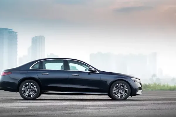 e-class-exterior-right-side-view driveexec